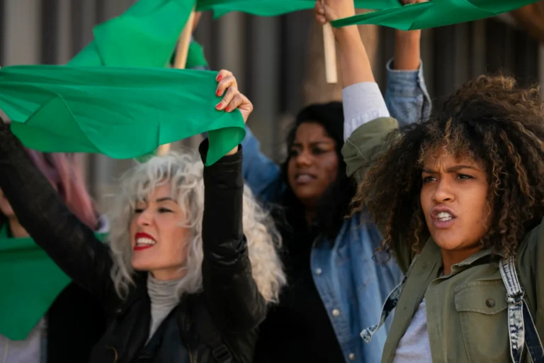 side_view_women_protesting_outdoors_1